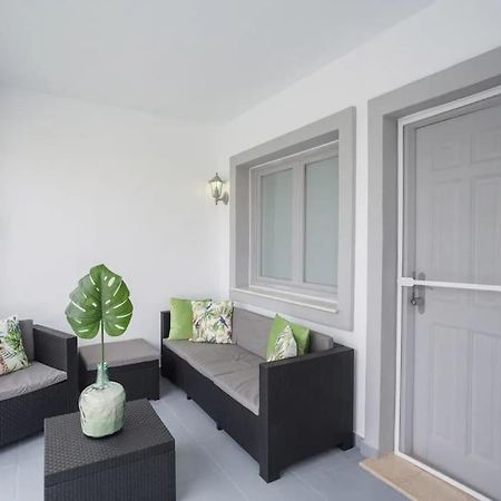 Mediterranean Breeze Beach House Ел Вергер Екстериор снимка
