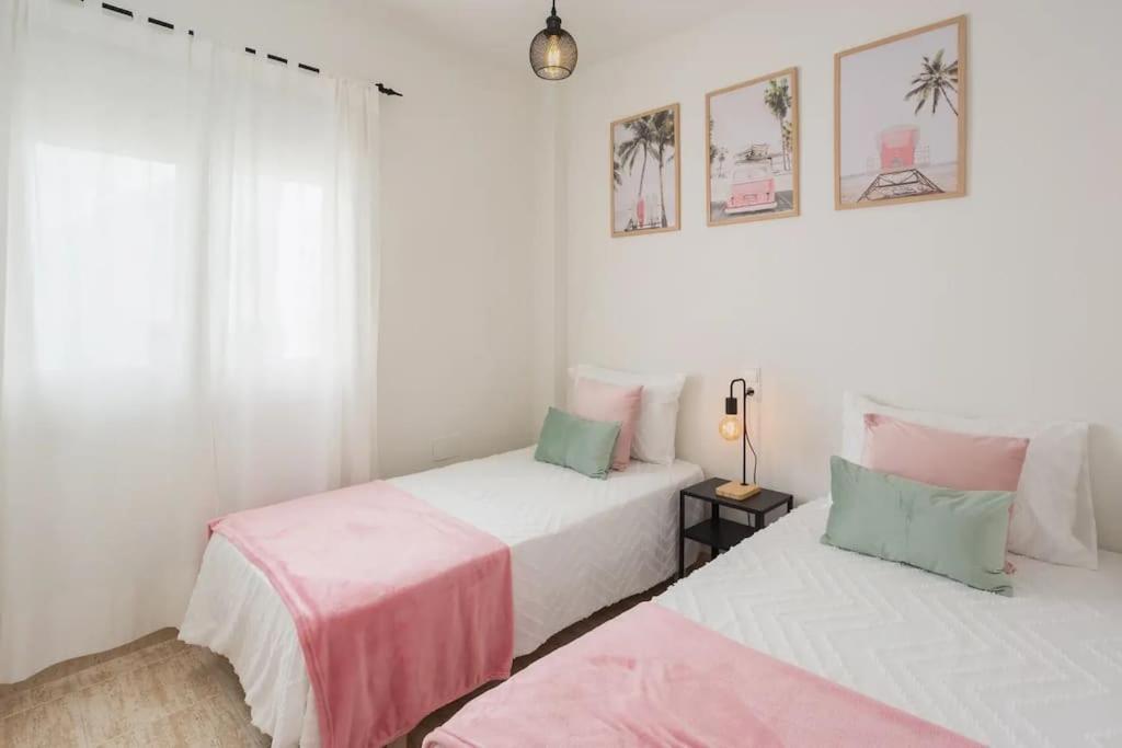 Mediterranean Breeze Beach House Ел Вергер Екстериор снимка