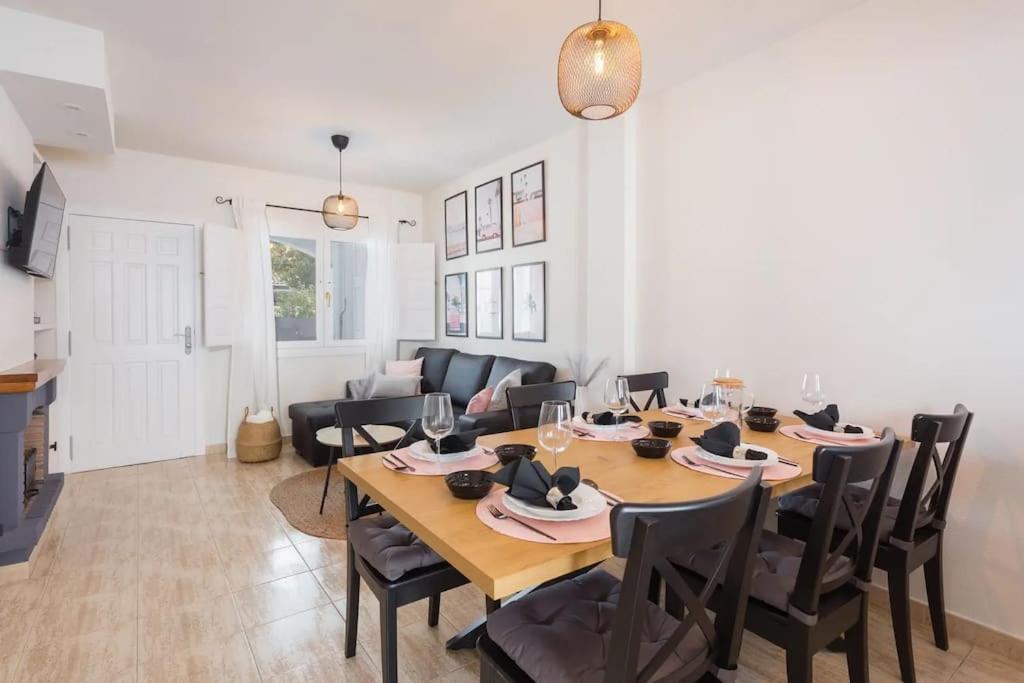 Mediterranean Breeze Beach House Ел Вергер Екстериор снимка