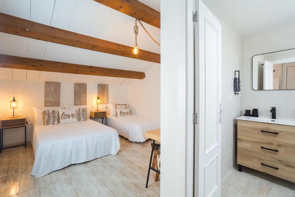 Mediterranean Breeze Beach House Ел Вергер Екстериор снимка