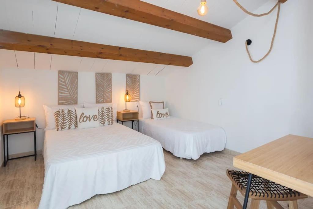 Mediterranean Breeze Beach House Ел Вергер Екстериор снимка