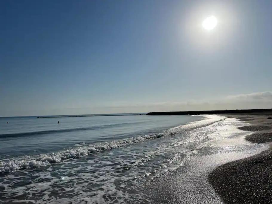 Mediterranean Breeze Beach House Ел Вергер Екстериор снимка