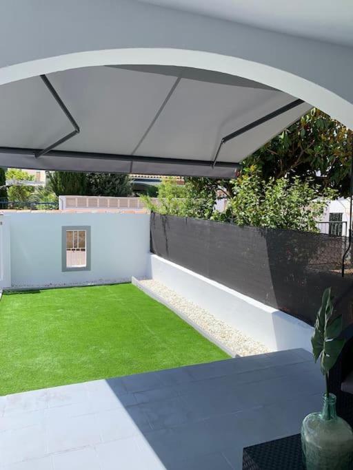 Mediterranean Breeze Beach House Ел Вергер Екстериор снимка
