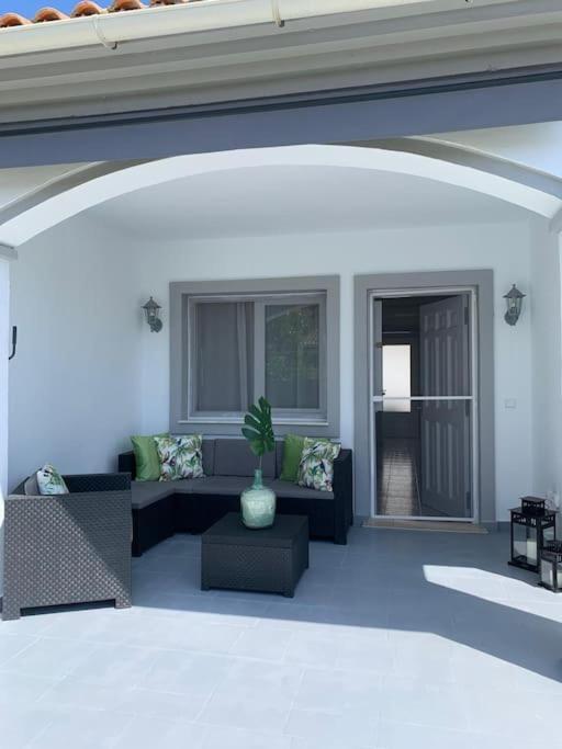 Mediterranean Breeze Beach House Ел Вергер Екстериор снимка