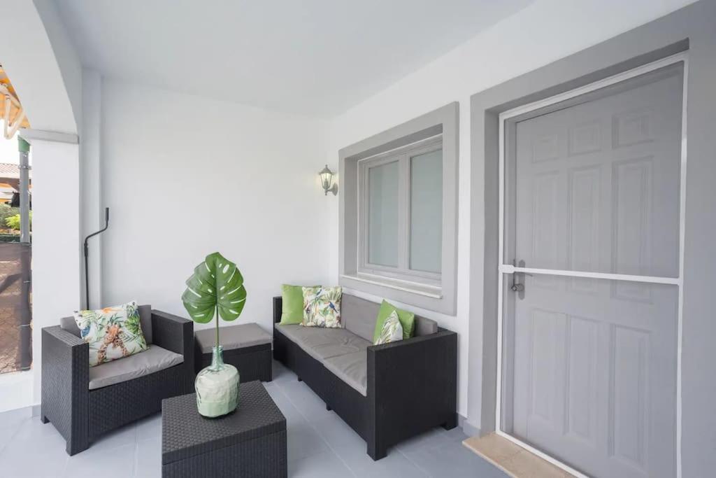 Mediterranean Breeze Beach House Ел Вергер Екстериор снимка